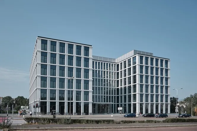 Kielecka 2 - nowy biurowiec w Gdyni od APA Wojciechowski Architekci