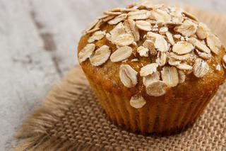 Muffinki z jabłkami i płatkami owsianymi: przepis na pyszny deser na chłodne dni