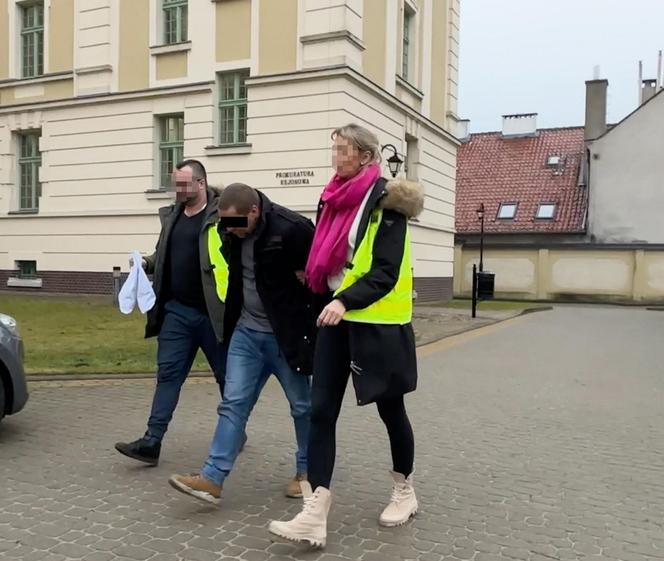 Rabuś z Ostródy napadł na stację. Zamiast wielkiej fortuny, zabrał białego misia