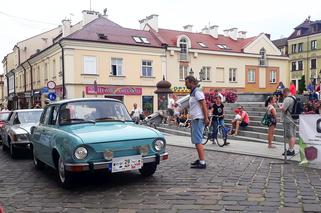 XX Podkarpacki Rajd Pojazdów Zabytkowych - konkurs elegancji na Rynku w Rzeszowie