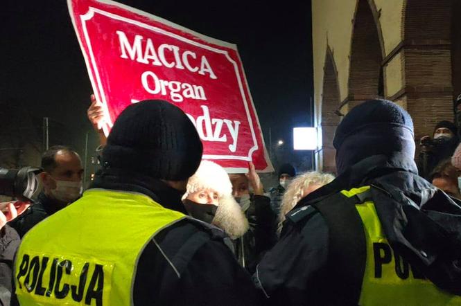 Policja spisała uczestniczkę protestu pod siedzibą PiS w Szczecinie