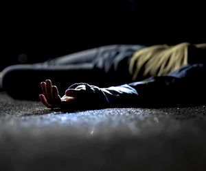 Tajemnicza śmierć 37-latki. Kobieta leżała na chodniku, niedaleko był rower