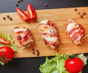 Pieczona pierś kurczaka w boczku. To danie idealne na obiad