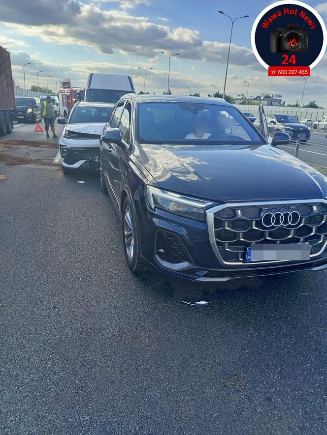 Zderzenie trzech aut na S2. Lądował śmigłowiec LPR