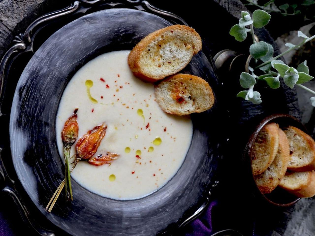 Jedwabisty krem selerowy z parmezanem