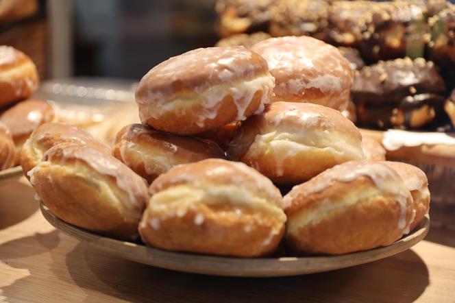 W Lublinie w tłusty czwartek zjesz pączki, faworki, a nawet... pączkolody!