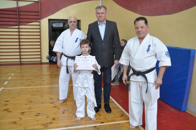 Akademia Karate w Skarżysku. Certyfikaty na wyższe stopnie dla wychowanków klubu