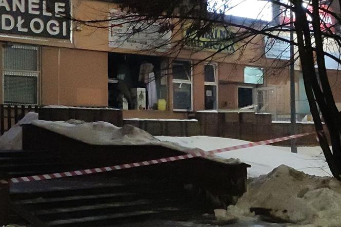 Pożar i WYBUCH w pralni chemicznej w Kielcach! WYRWAŁO okna ze ścian!