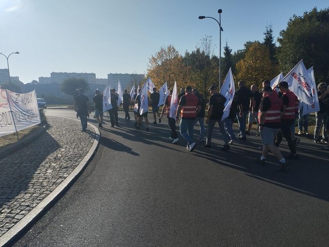 Protest górników w Jastrzębiu-Zdroju. Blokują kluczowe rondo i główne drogi
