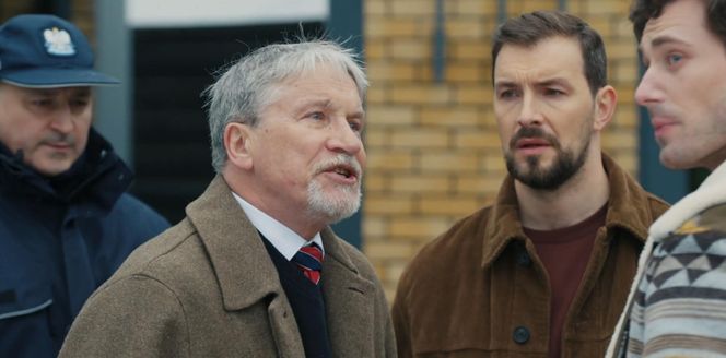 Barwy szczęścia odc. 3230. Cezary (Marcel Opaliński), Antoni Kiryłło (Cezary Nowak), Marcin Kodur (Oskar Stoczyński)