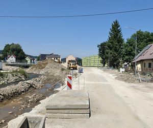Stronie Śląskie niemal rok po powodzi. Jak wygląda dziś miejsce, gdzie pękła tama? 