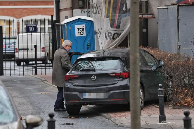 Ardanowski zaparkował jak na polu