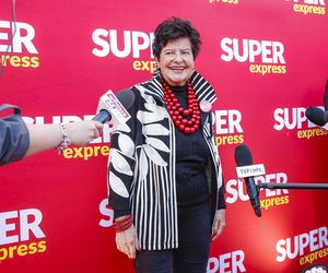  Joanna Senyszyn w czerwonych koralach  