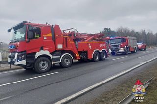 Wypadek na D10 pomiędzy Bydgoszczą a Toruniem. Zderzyły się cztery pojazdy. Jedna osoba nie żyje [ZDJĘCIA]