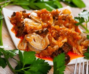 Przygotowałam śledzie po staropolsku z tajemniczym dodatkiem. Goście byli zachwyceni nowym smakiem