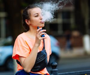 Zakaz jednorazowych e-papierosów szybciej niż zakładano! Nowy termin