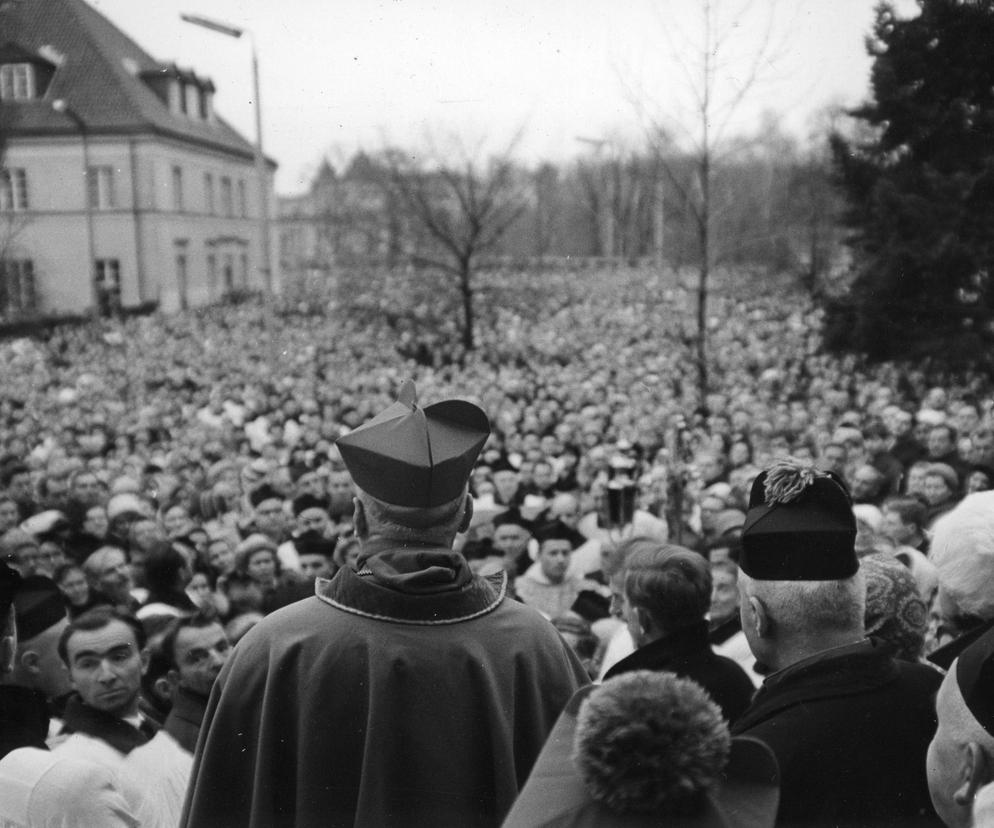 Białystok. Obchody Milenium Chrztu Polski z 1966 r. Na wydarzeniu obecny Karol Wojtyła [ZDJĘCIA]