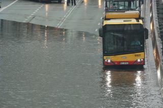 Trasa S8 całkowicie zalana. Warszawa sparaliżowana po ulewie