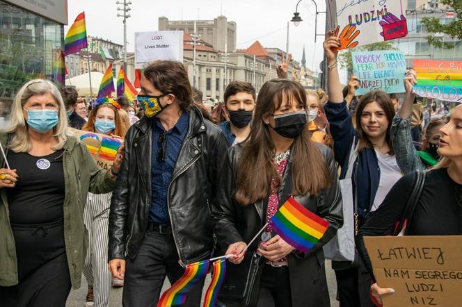Katowice: Tłumy na proteście społeczności LGBT. "Ludzie to nie ideologia!" 