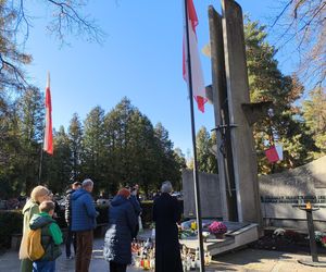 Słoneczna pogoda sprzyjała. 32. Kwesta Na Odnowę Zabytków Starego Cmentarza w Tarnowie