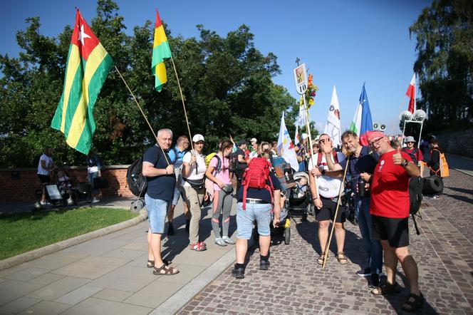 Pielgrzyma na Jasną Górę ruszyła z Krakowa. Tłumy uczestników zmierzają do Częstochowy