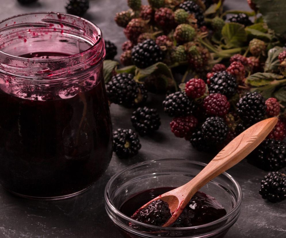 Jak zrobić idealne jeżyny we własnym soku? Trik na właściwą ilość cukru