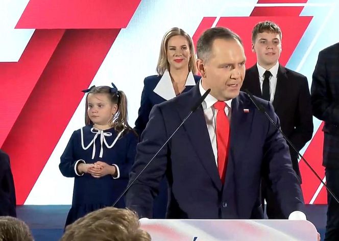 Karol Nawrocki z rodziną. Jego córka skradła show na wieczorze wyborczym
