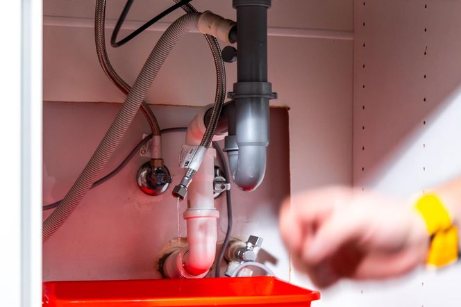 Murator Remontuje: Wymiana baterii kuchennej i montaż filtra