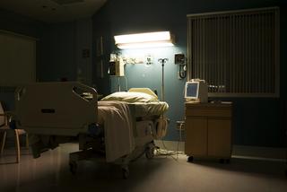 Na izbie przyjęć stwierdzono, że duszności to wina zdenerwowania. 8 h później kobieta zmarła