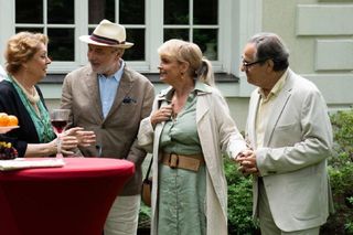 Barwy szczęścia odc. 3083. Józefina Rawiczowa (Elżbieta Jarosik), Andrzej Zastoja-Modelski (Leon Charewicz), Małgorzata (Adrianna Biedrzyńska), Jerzy (Bronisław Wrocławski)