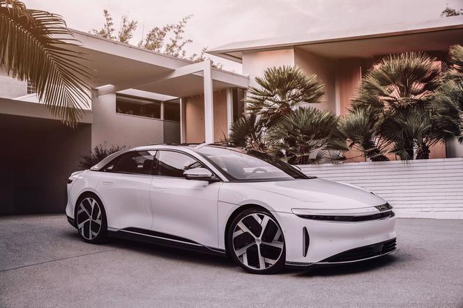 Konkurent Tesli pokona 800 km na jednym ładowaniu. Lucid Air wkrótce na drogach