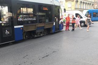 Kraków: Nowy dzień, nowe wykolejenie. Tramwaj wyleciał z szyn w centrum miasta