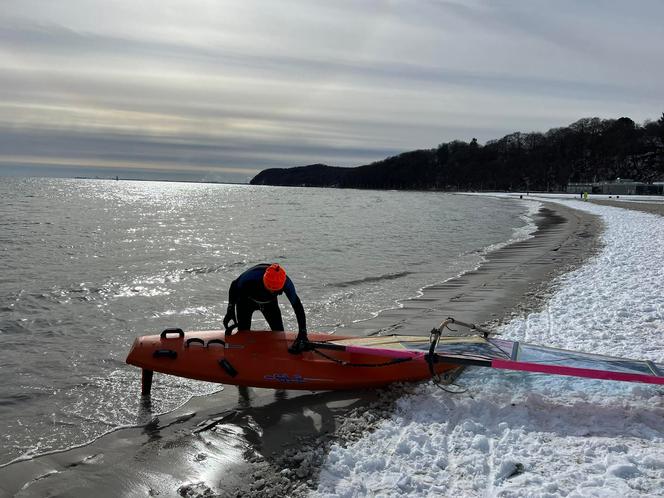 Małolat z Gdyni czyli Piotr Dudek pobija rekord Guinnessa na desce surfingowej