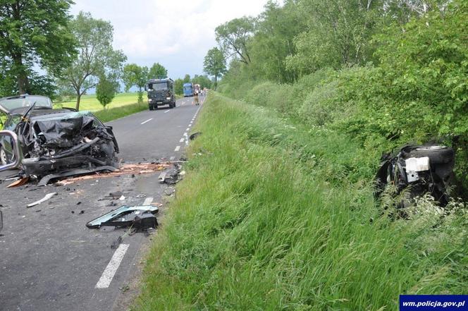 Potworny wypadek pod Piszem! Volkswagen i volvo roztrzaskane. Na miejscu śmigłowiec [ZDJĘCIA]. 