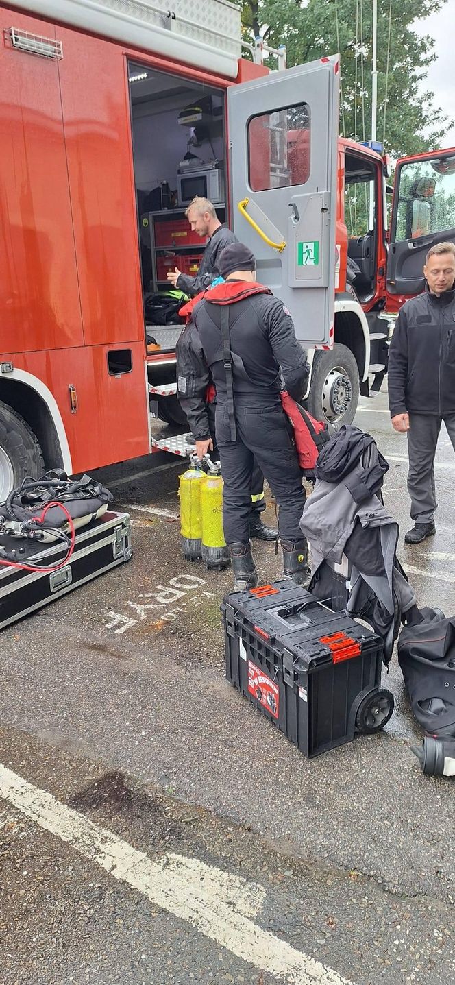 Awionetka runęła do jeziora międzybrodzkiego w Żywcu. Pilot uratowany, awionetka również