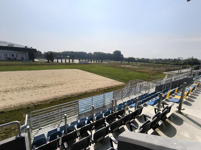 Podpisanie umowy na rozbudowę stadionu piłkarskiego w Mościcach