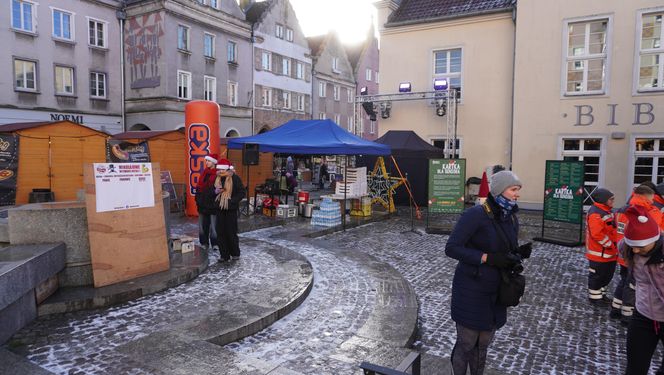 Bieg Mikołajów w Olsztynie. Około 400 osób pobiegło w charytatywnym celu [ZDJĘCIA]