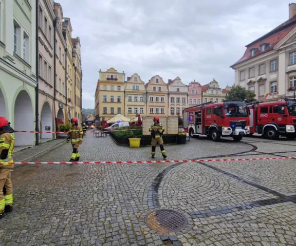 Alarm w Jeleniej Górze! Duży wyciek gazu w centrum, ewakuowano ponad 60 osób