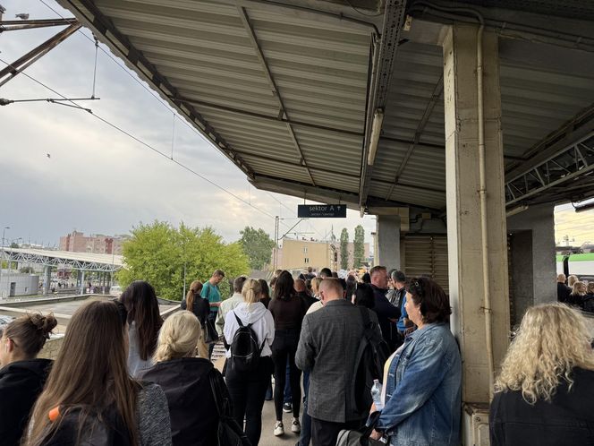 Paraliż na kolei po wypadku w Wesołej