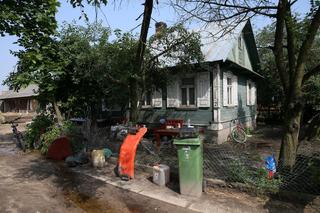 Rolnicy. Podlasie. Andrzej z Plutycz pokazał ODNOWIONE podwórko. Śliczny ogródek, wielkie zmiany. Goście będą zachwyceni