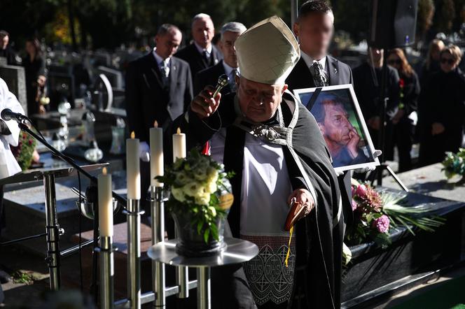 Pogrzeb Stanisława Radwana, dramatyczne sceny na cmentarzu. Emocje wzięły górę