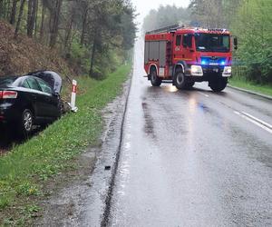 Wypadek na drodze nr 42 w Brodach. Zderzyły się dwa auta osobowe