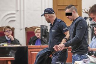 Wyrzucił Weronikę po domem. Dziewczyna konała w samych spodniach