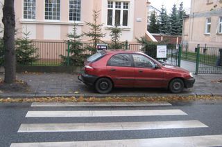 Lawina zgłoszeń o nieprawidłowym parkowaniu. Ludzie wysyłają bydgoskim strażnikom miejskim po kilkadziesiąt zdjęć na raz 