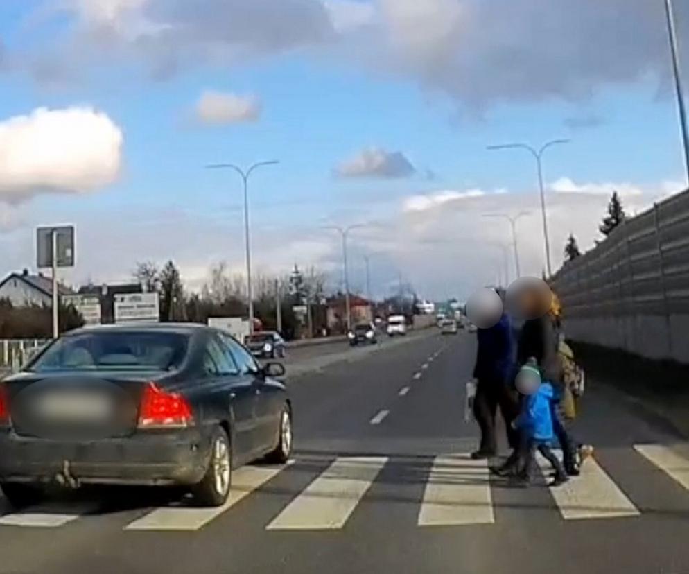 Wjechał na pasy, gdzie szły dzieci