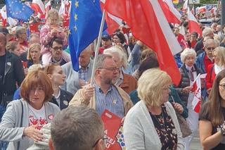 Przez Kraków przeszedł marsz solidaryzujący z warszawskim Marszem Miliona Serc