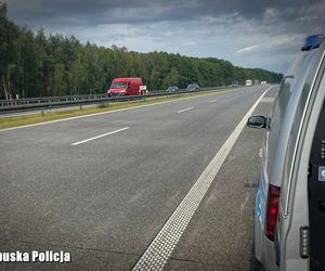 68-latek prosił się o śmierć. Zrobił to na autostradzie! Kierowcy i policjanci w szoku