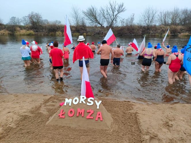 Morsy Łomża uczciły Święto Niepodległości 2024 w wodzie!