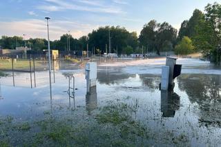 Kilkaset interwencji strażaków po nawałnicach. IMGW ostrzega przed kolejnymi burzami