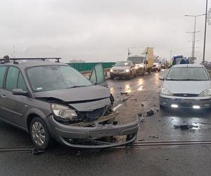 W trzy godziny 15 kolizji. Trudne warunki atmosferyczne nie ułatwiają jazdy